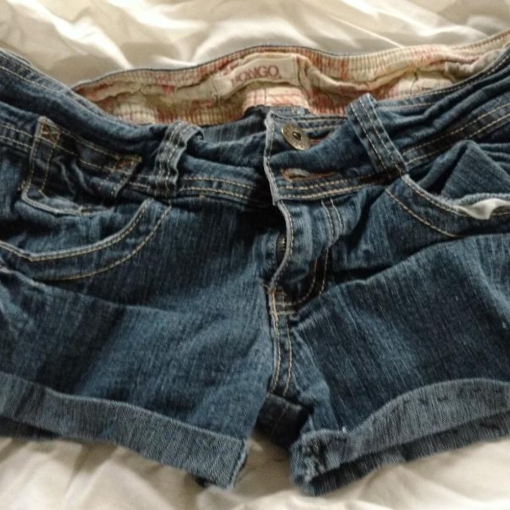 Lady's Daisy Dukes